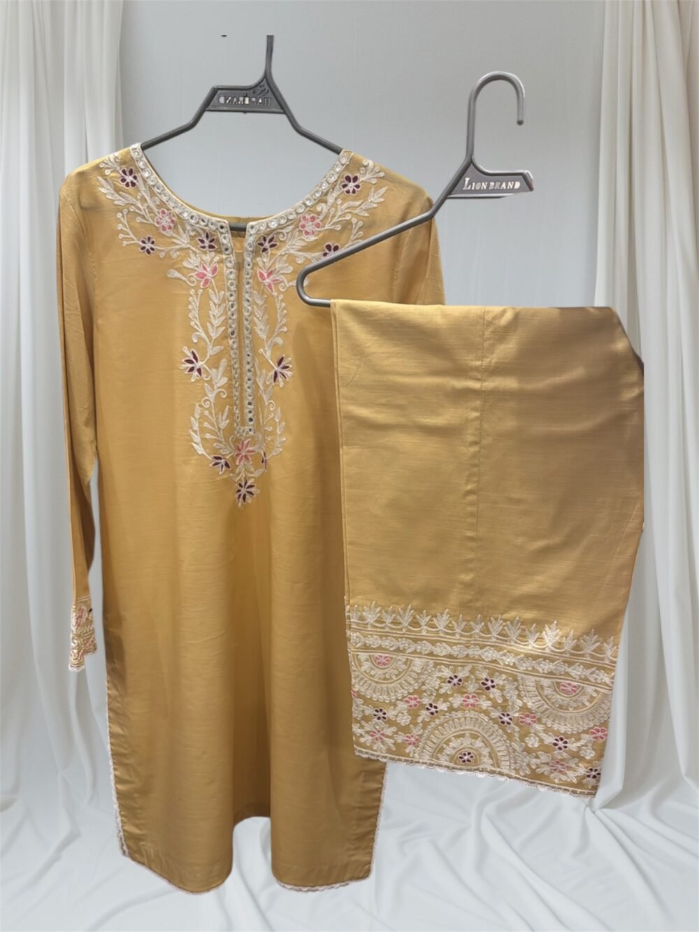 Creamy Ari Embroidery