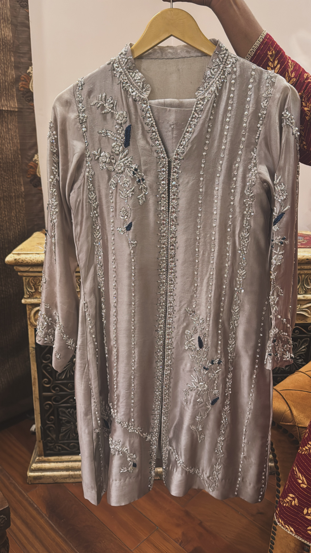 Elegant Grey Three-Piece Ensemble – Refined Craftsmanship