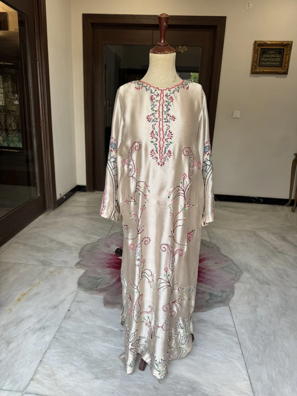 Ivory Kaftan – Sophisticated Resham Embellished Elegance